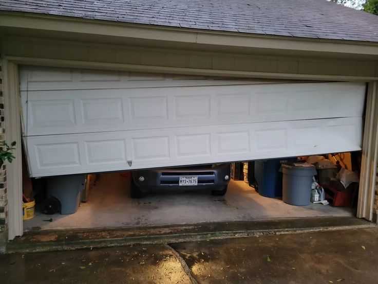 Modern Garage Door Design Trends Transforming Homes This Year